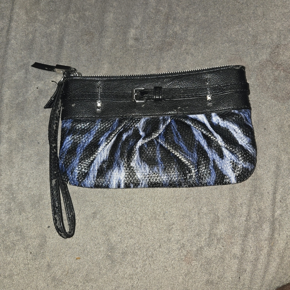Simply Vera Black and Animal Print wristlet Zip